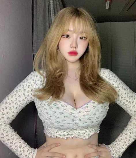 165身材丰满的芬芬